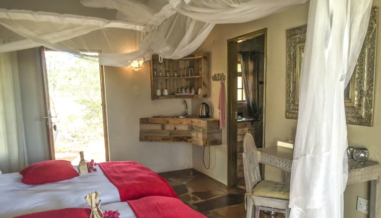 Okutala Etosha Lodge – Unterkunft am Etosha-Nationalpark – Schlafzimmer