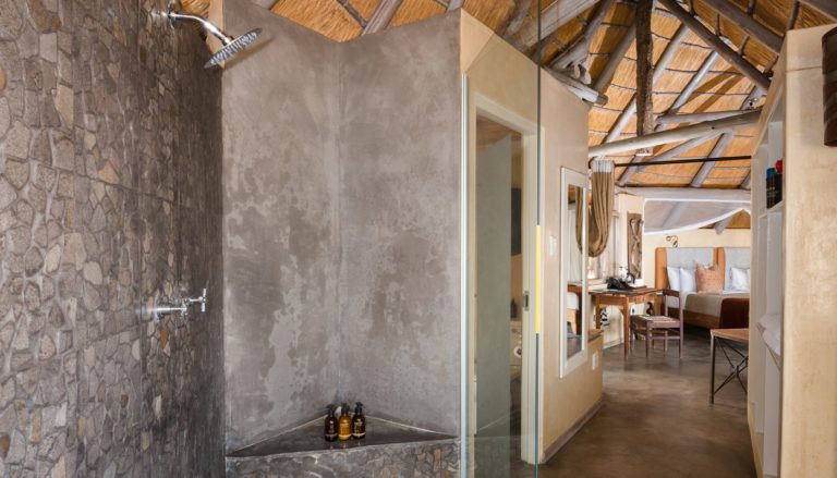 Dusche in der Ongava Lodge