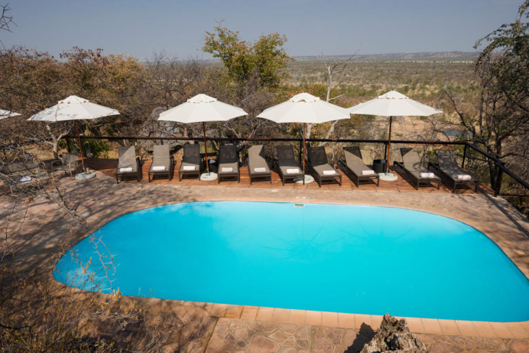 Swimmingpool der Ongava Lodge
