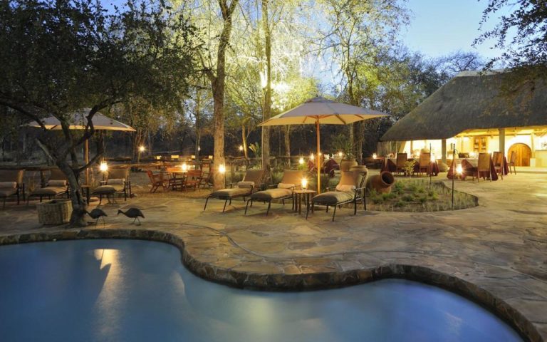 Die Etosha Aoba Lodge im Onguma-Naturreservat