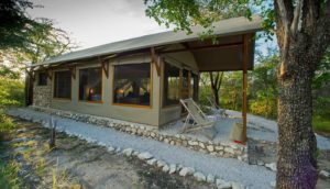 Mushara Bush Camp – die Zelte haben eine eigene Terrasse